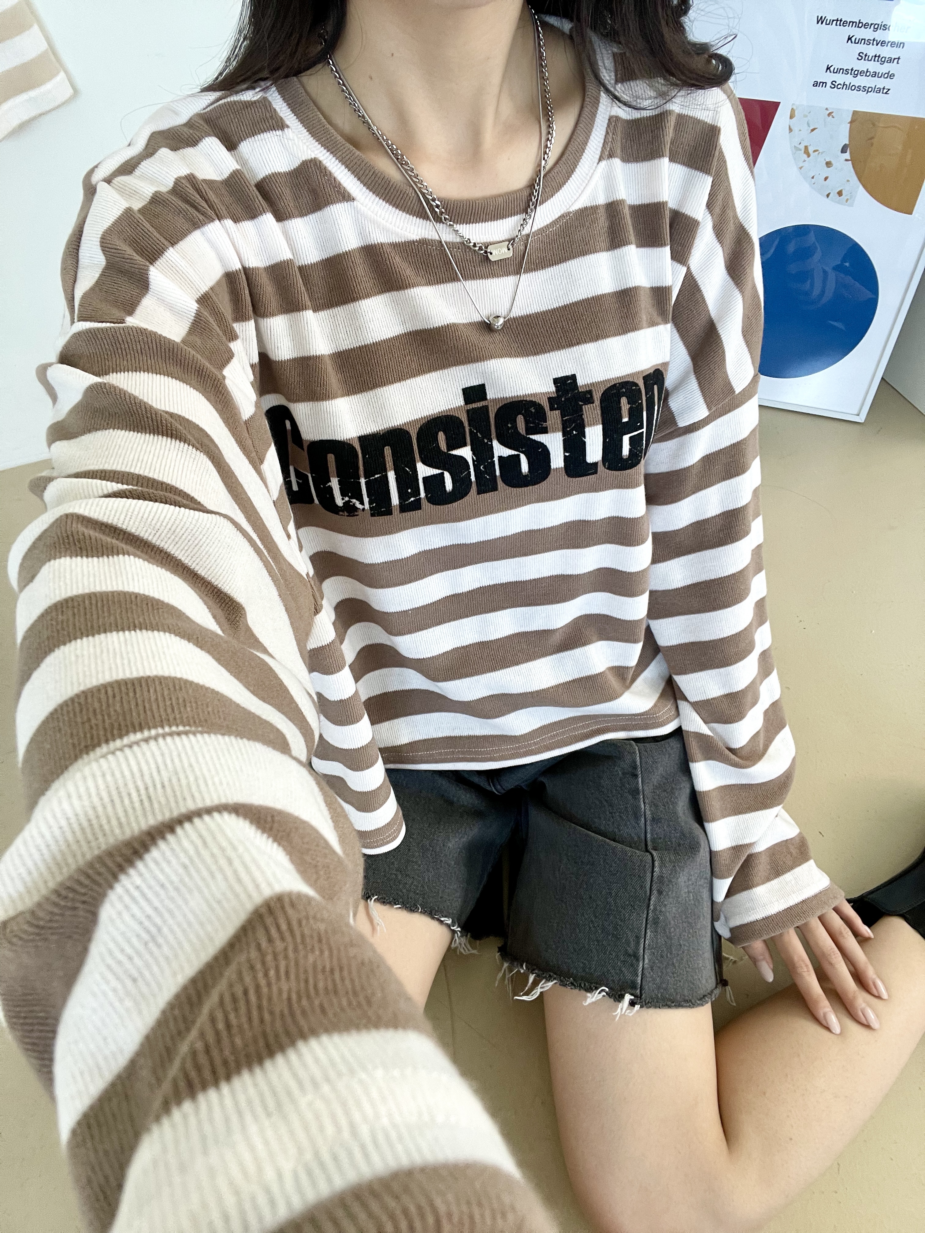 ラウンドネッククロップド長袖ロゴボーダーTシャツ | 詳細画像2