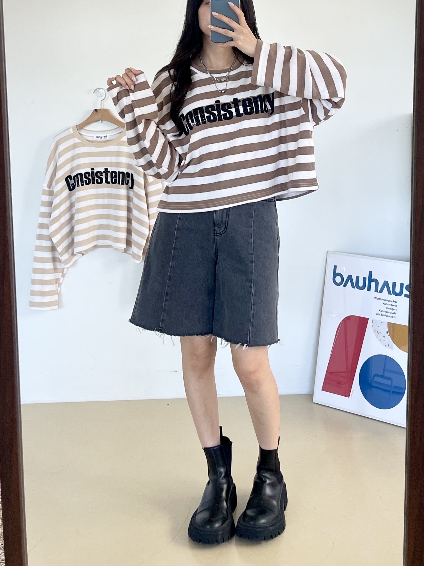 ラウンドネッククロップド長袖ロゴボーダーTシャツ | 詳細画像3