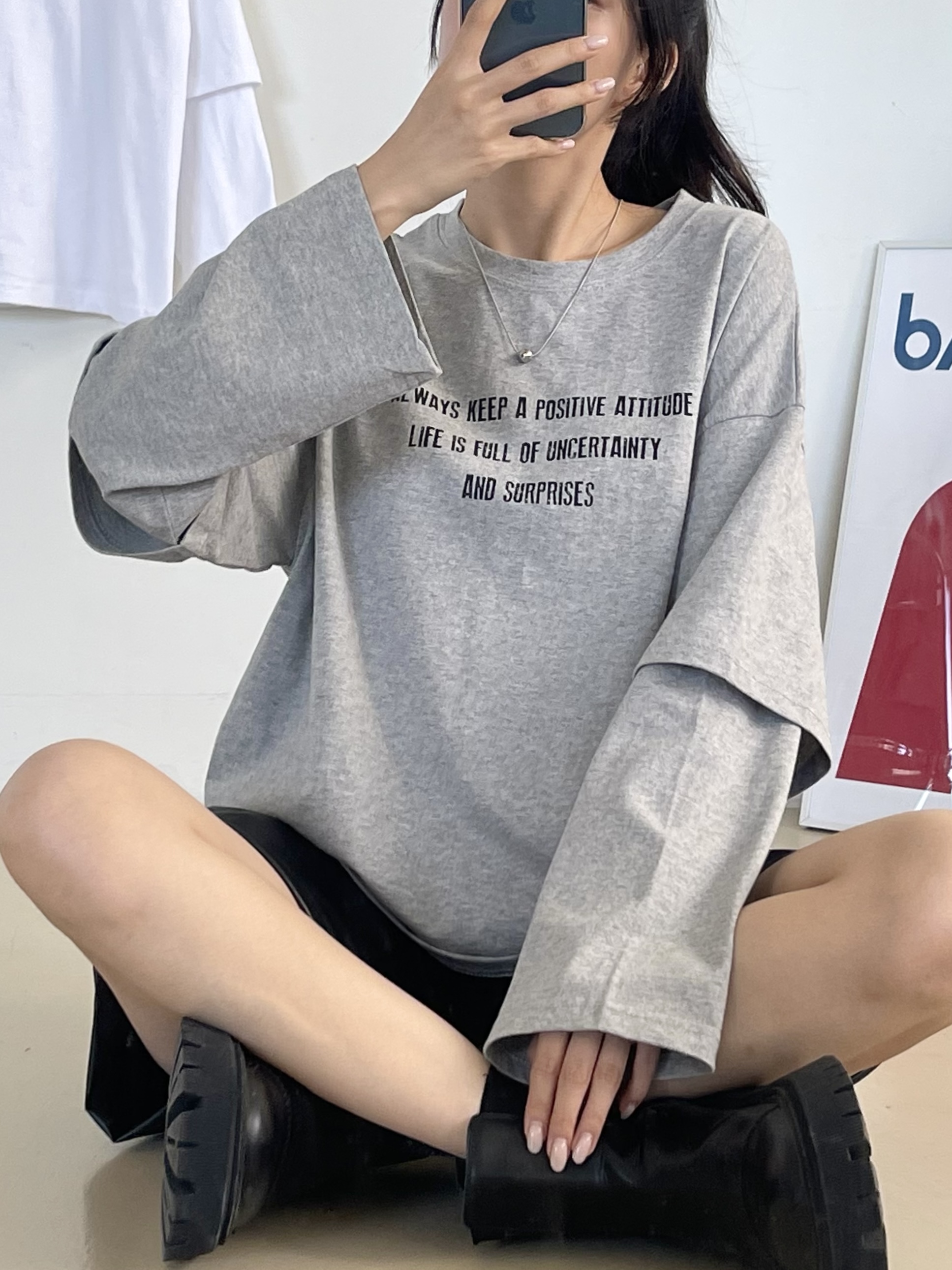 ラウンドネックレイヤード風長袖ロゴTシャツ | 詳細画像2