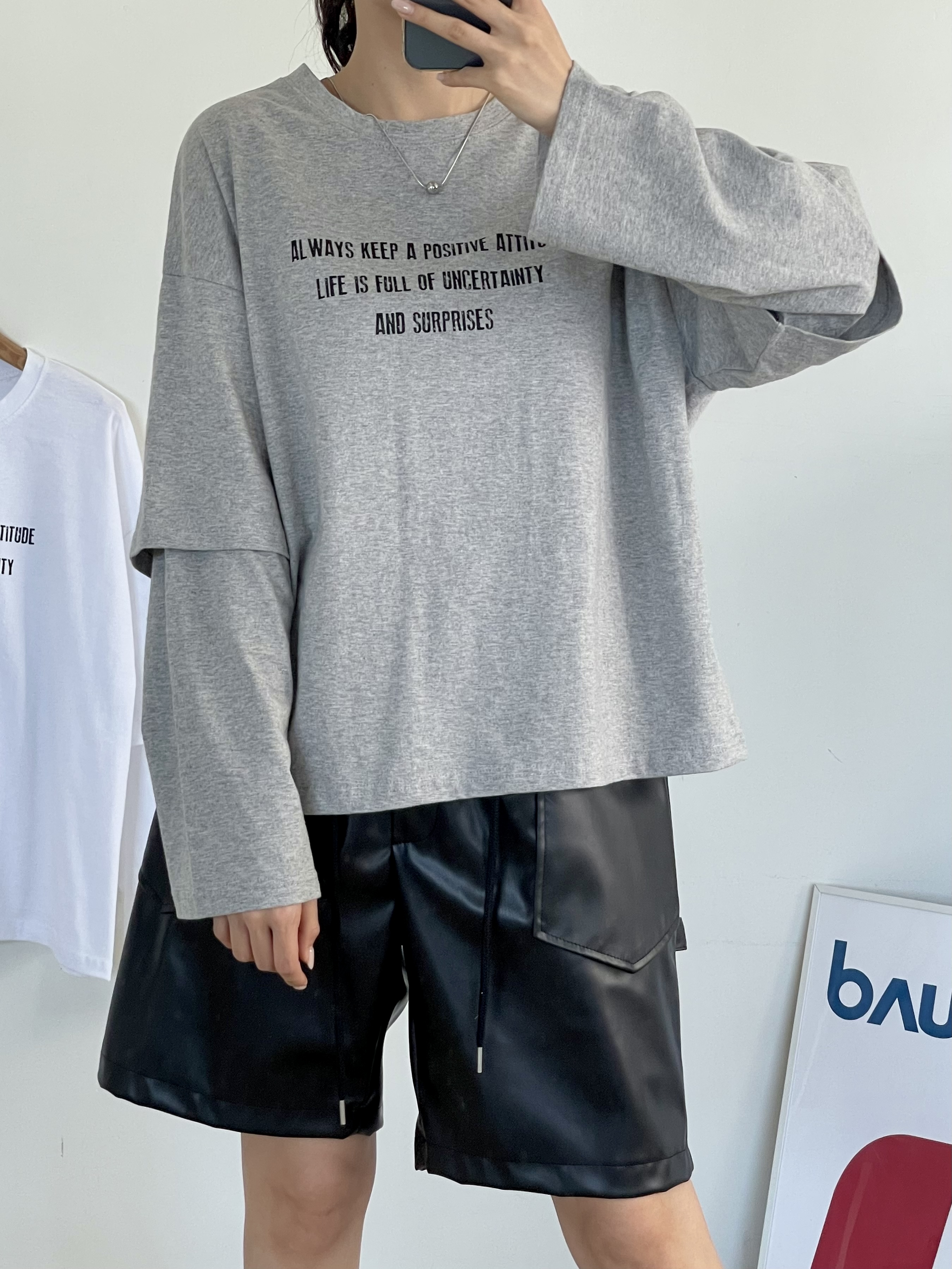 ラウンドネックレイヤード風長袖ロゴTシャツ | 詳細画像4