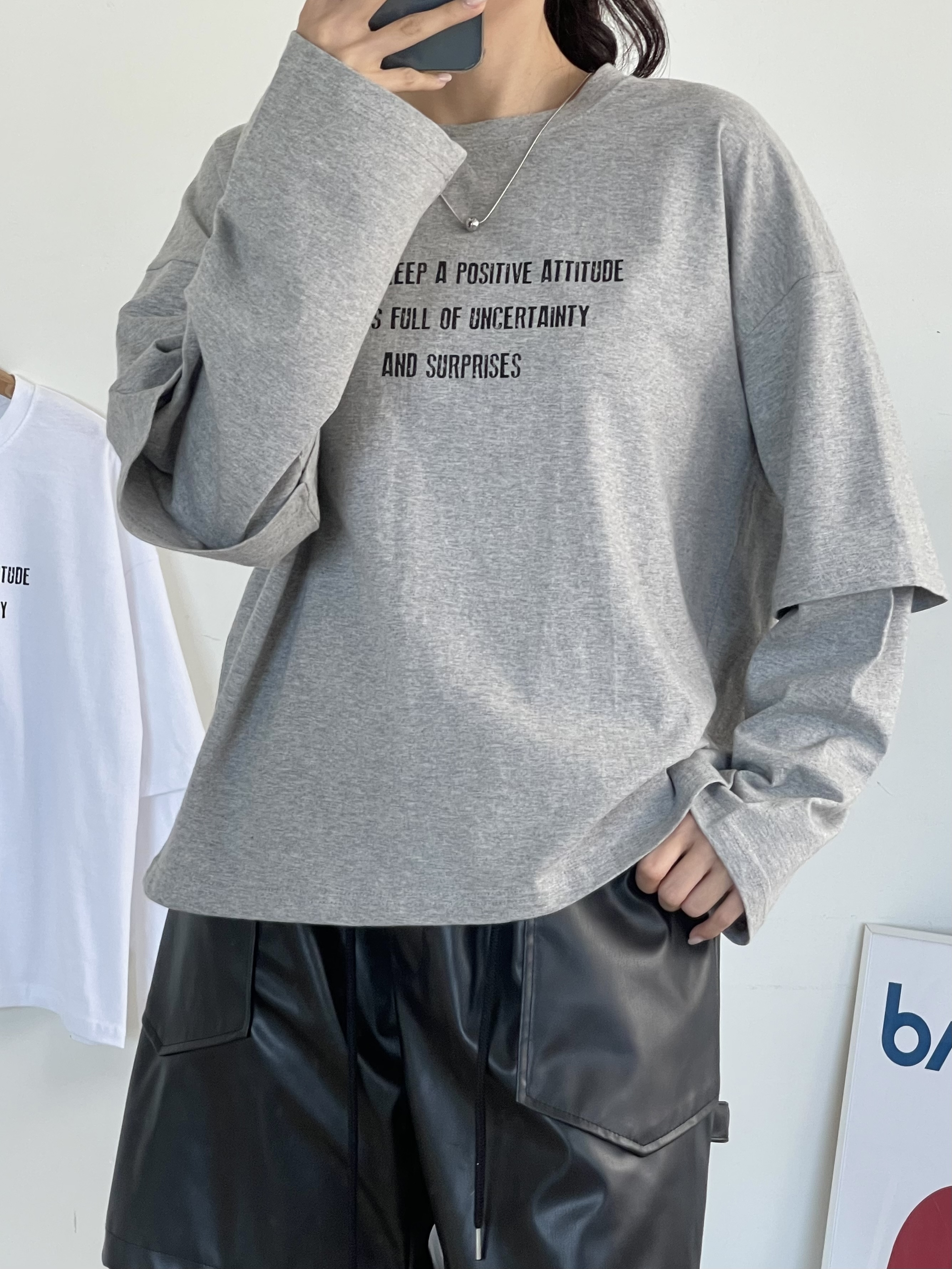 ラウンドネックレイヤード風長袖ロゴTシャツ | 詳細画像5