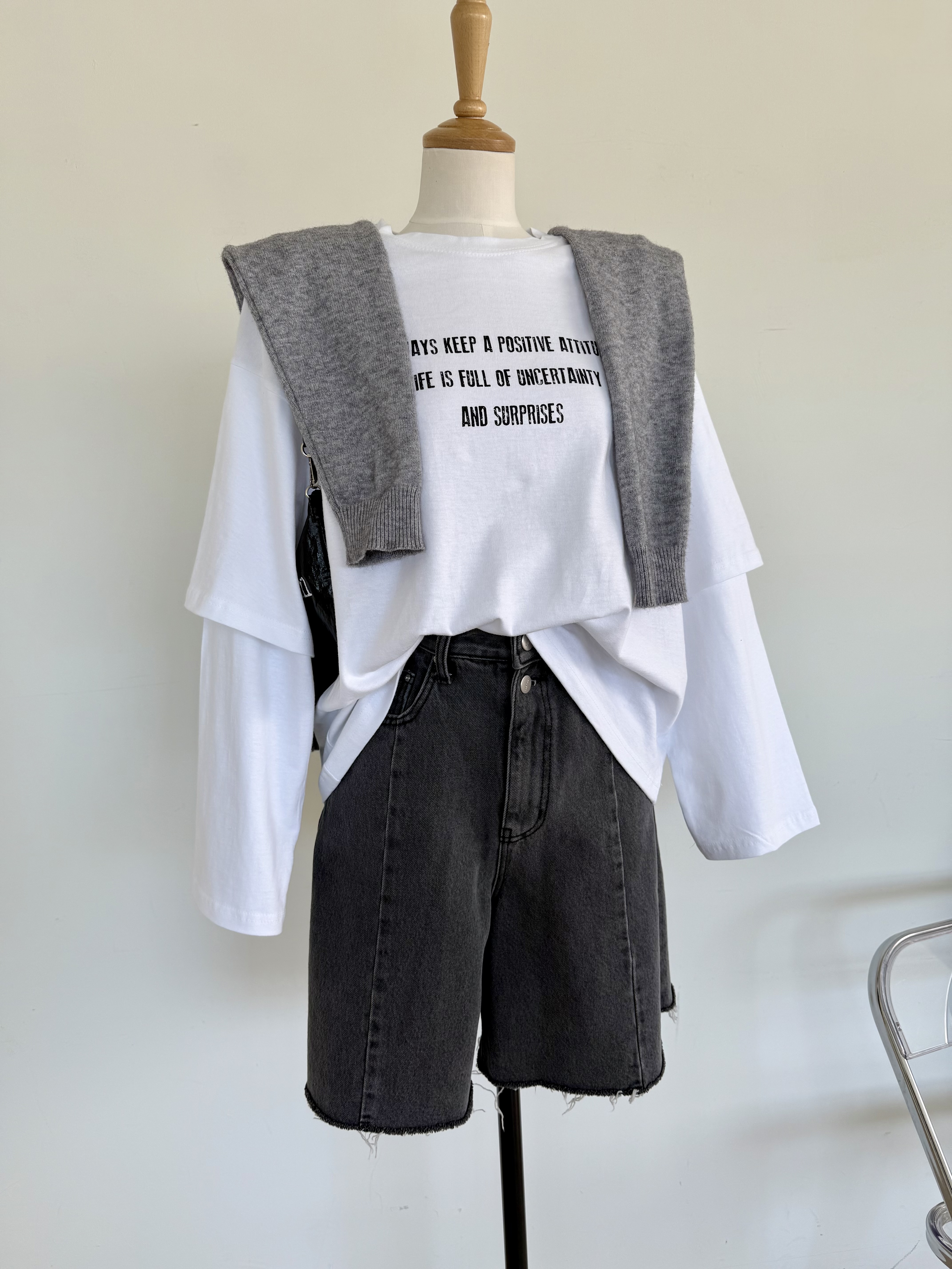 ラウンドネックレイヤード風長袖ロゴTシャツ | 詳細画像10