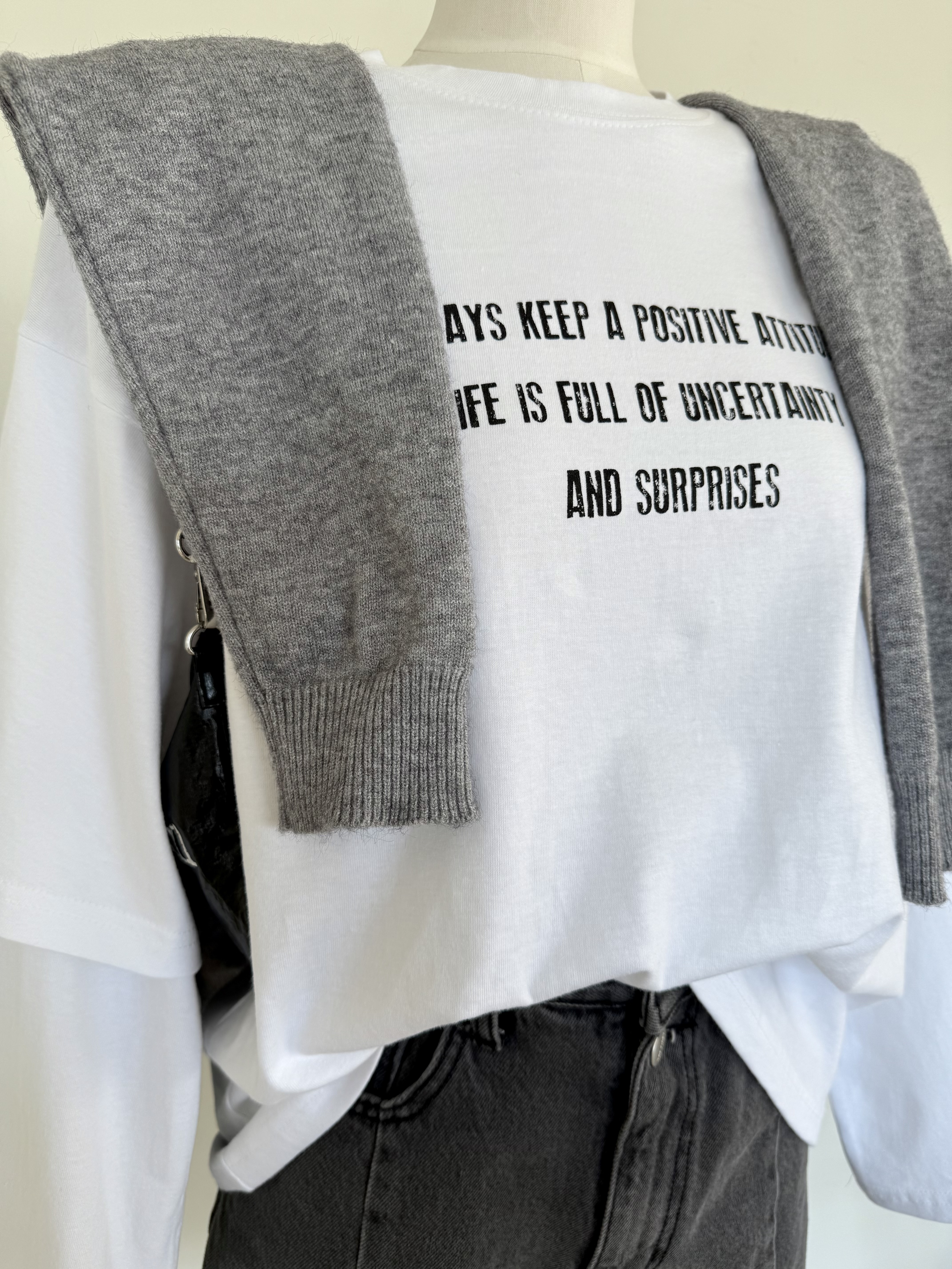 ラウンドネックレイヤード風長袖ロゴTシャツ | 詳細画像13