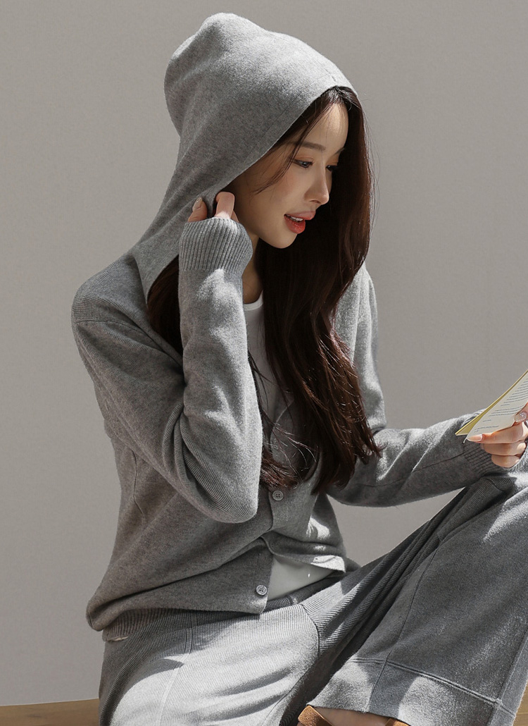 【新品同様】デイジーリン　サイドスリットロゴ　ニットパーカー　フーディー　グレー AZUL by moussy（アズールバイマウジー）の「SIDE SLIT KNIT HOODIE