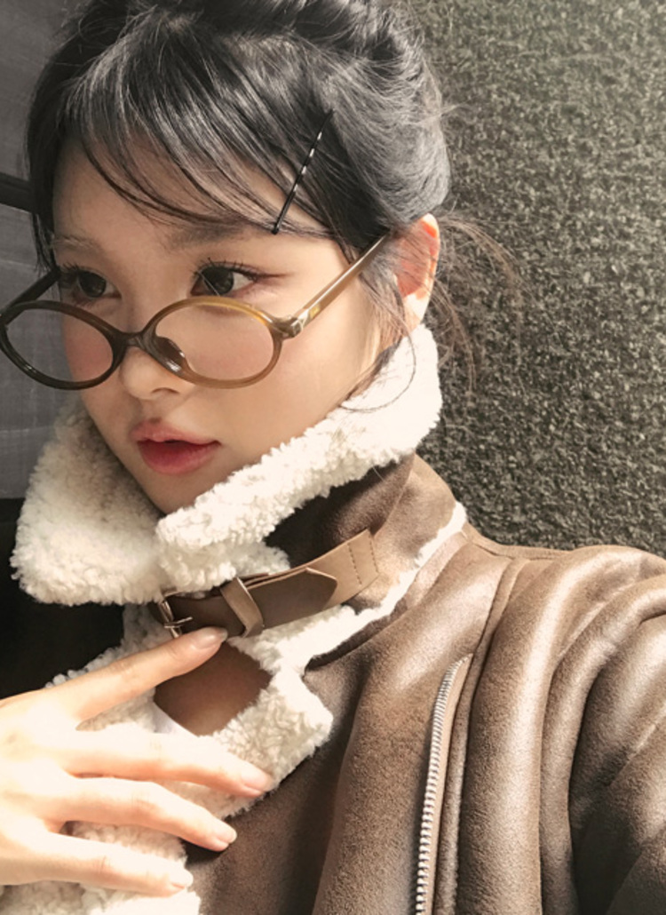 Her praha ハイネッククロップドジャケット スエード調ハイネックリボンクロップドジャケット | レディース