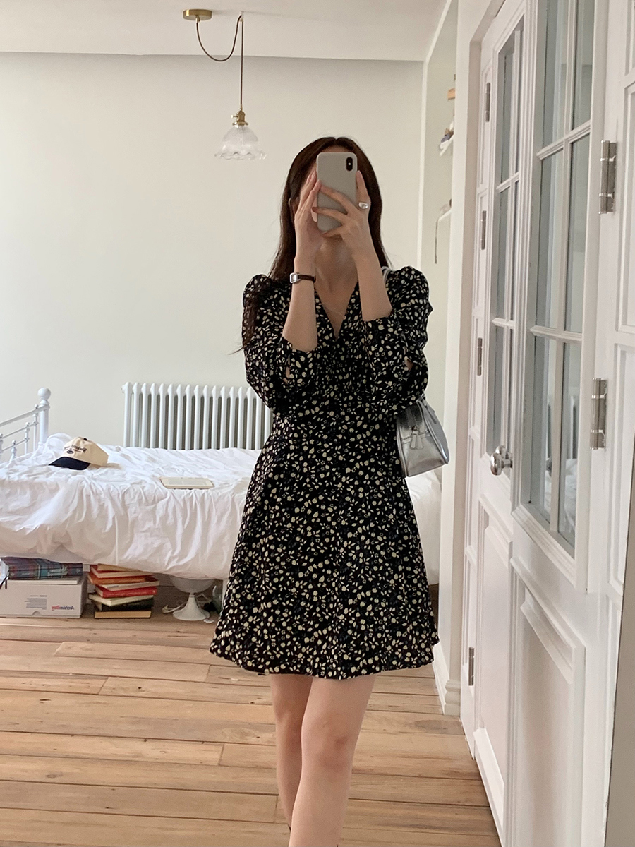 Vネックフレア花柄ワンピース | レディースファッション通販