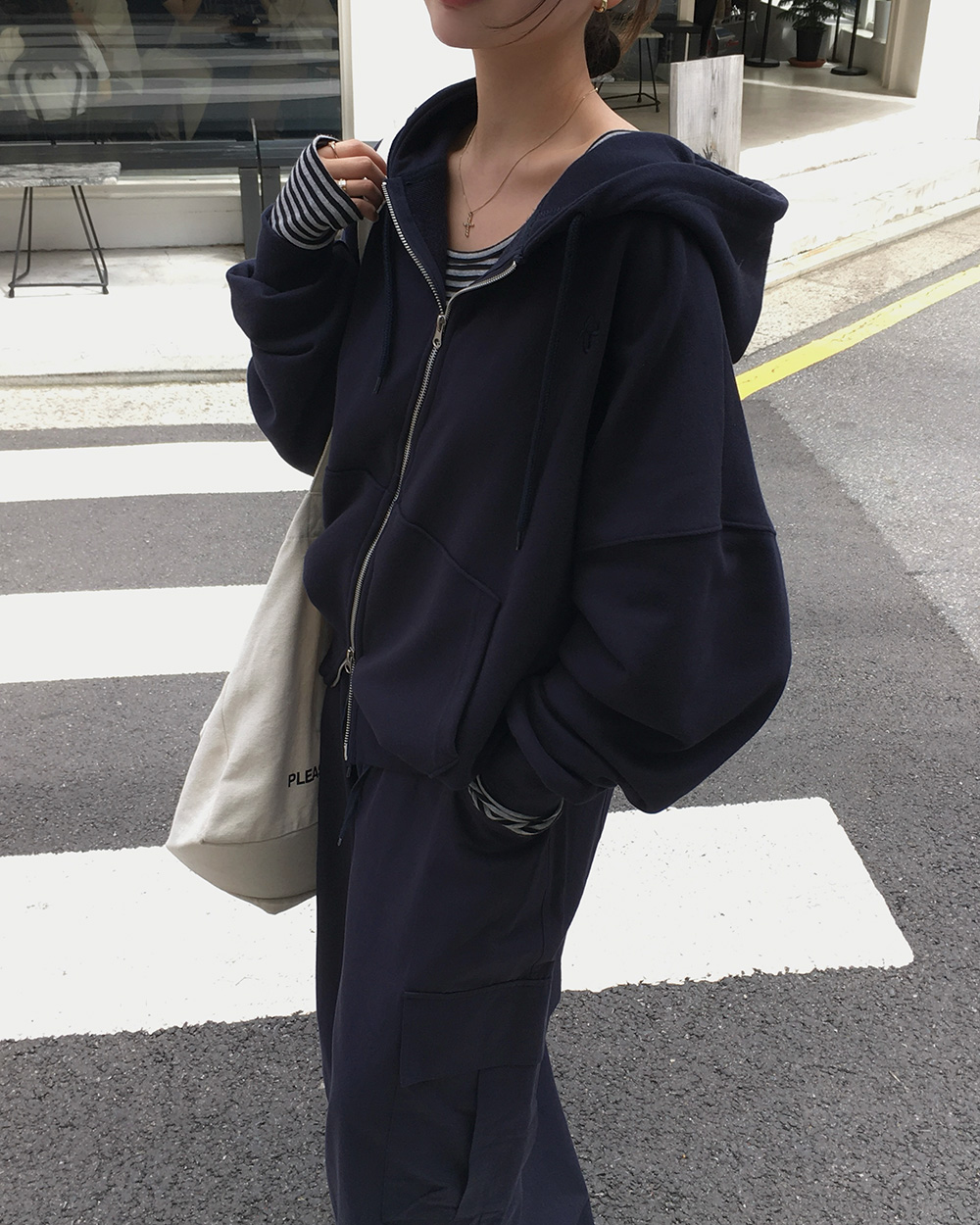 FOXEY フード付き ブラックパーカー　ダブルジッパー　38 FOXEY フード付き ブラックパーカーダブルジッパー38