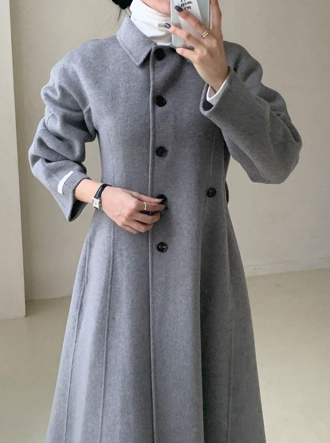 美品 マドモアゼルノンノン カシミヤ混 ウールロングコート くるみボタン グレー ウール混カシミヤ混ボタンカラーロングフレアコート | レディース