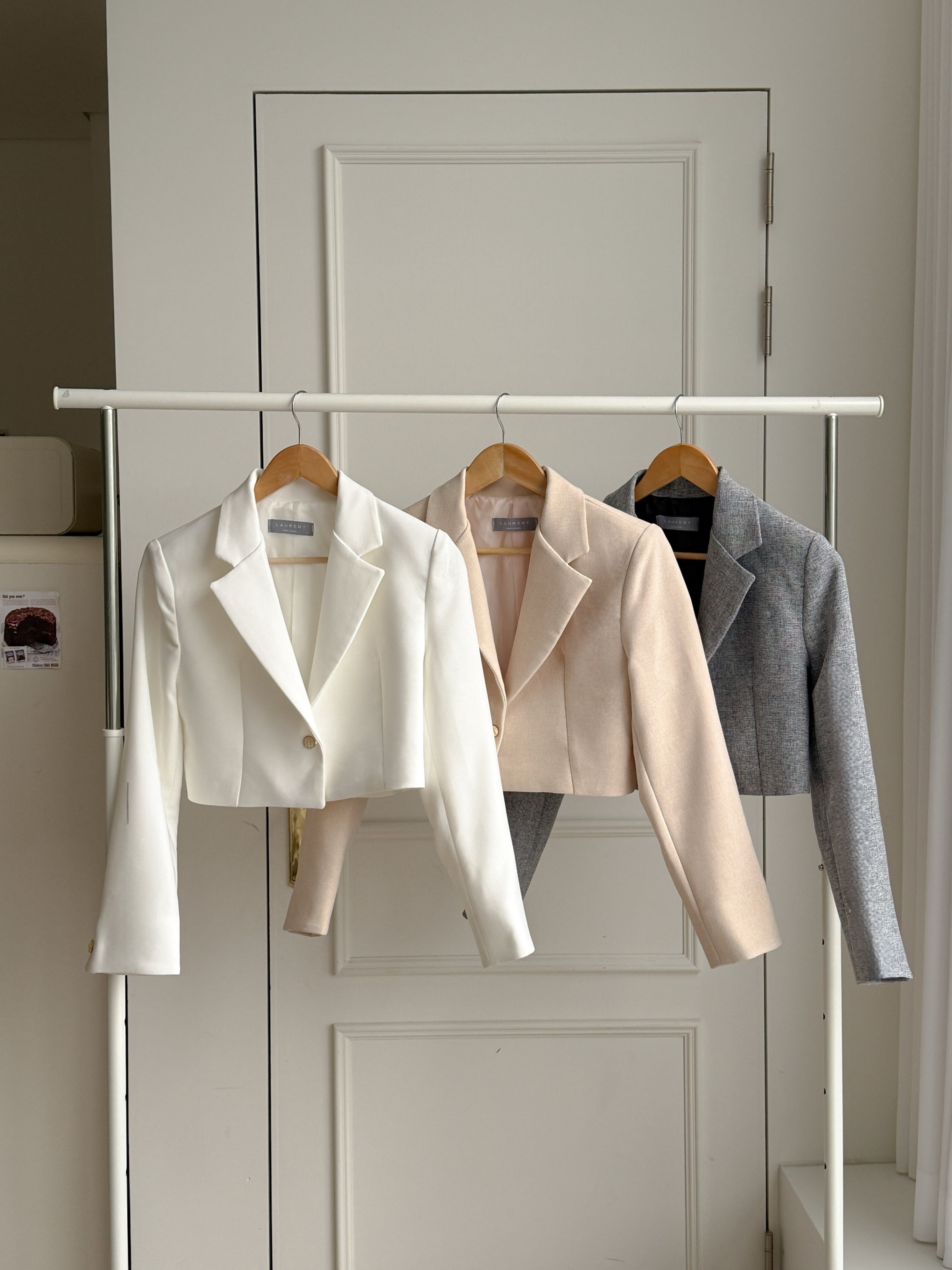 ボタンカラークロップド長袖ジャケット | レディースファッション通販