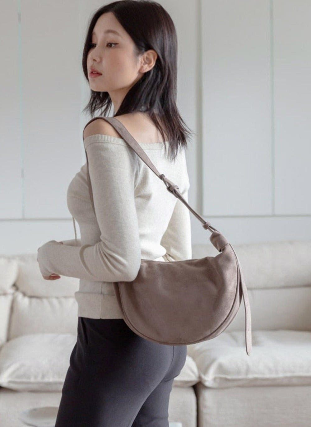 スエード調ハーフムーンショルダーバッグ | DHOLIC | 詳細画像3