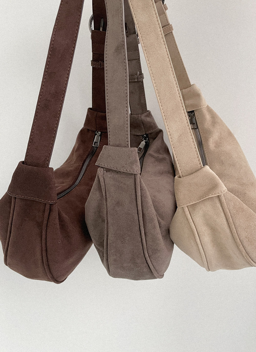 スエード調ハーフムーンショルダーバッグ | DHOLIC | 詳細画像7