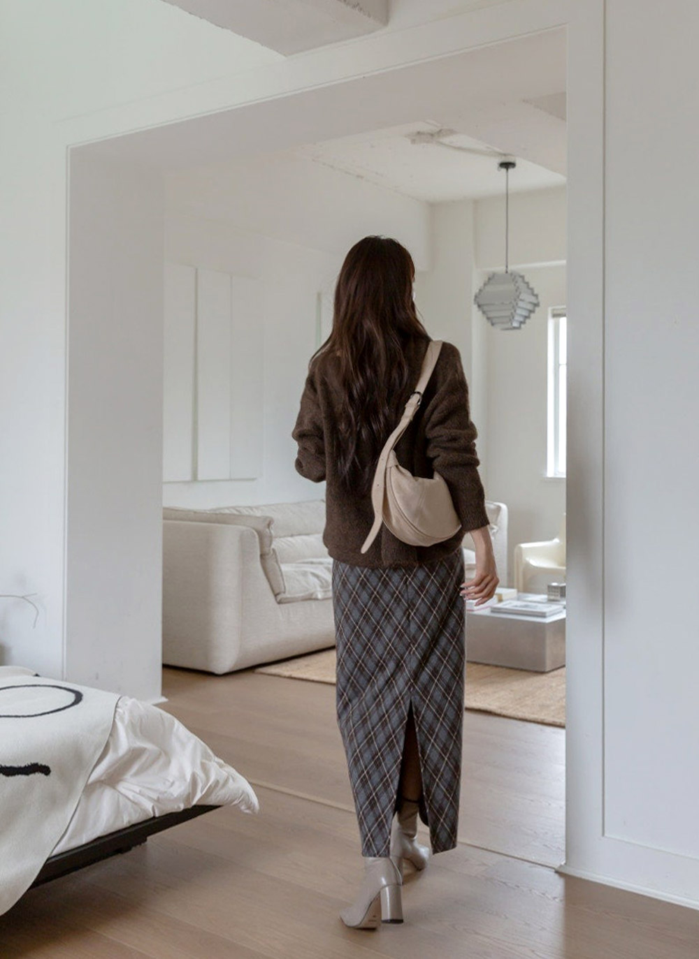 スエード調ハーフムーンショルダーバッグ | DHOLIC | 詳細画像13