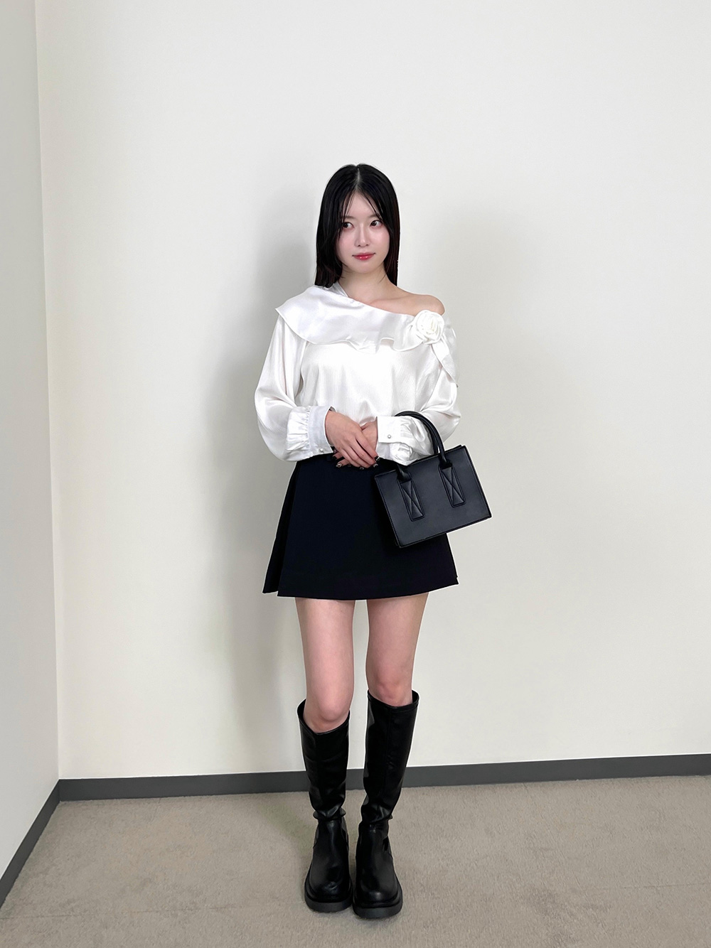 サテンラウンドネックオールシーズンブラウス | 詳細画像4