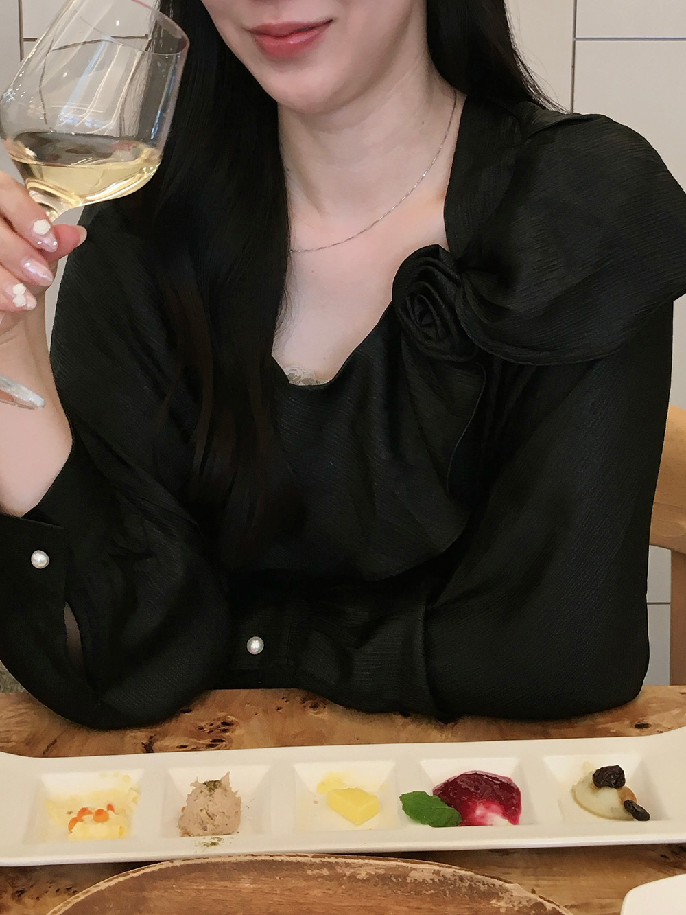 サテンラウンドネックオールシーズンブラウス | 詳細画像9