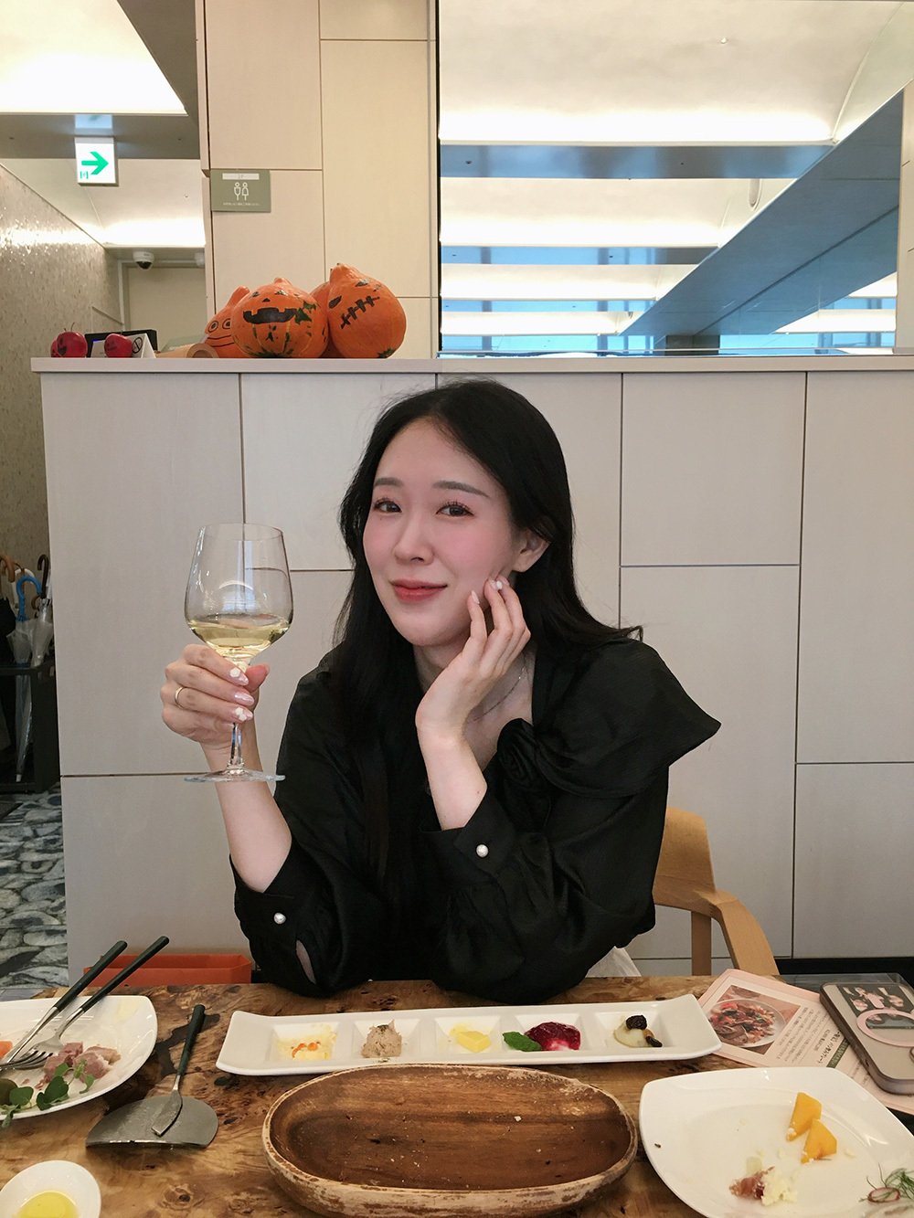 サテンラウンドネックオールシーズンブラウス | 詳細画像7