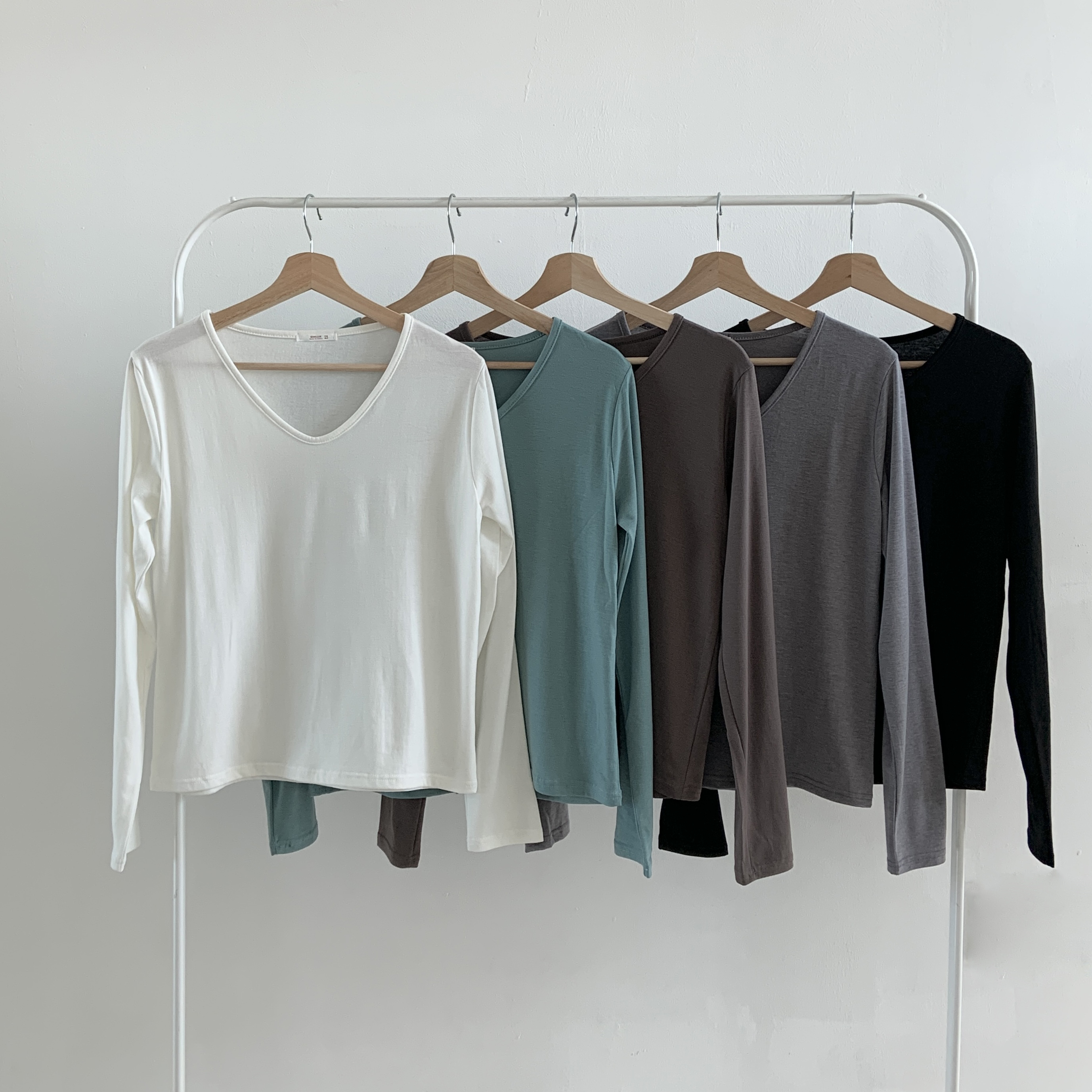 ピーチ起毛VネックベーシックTシャツ | 詳細画像3