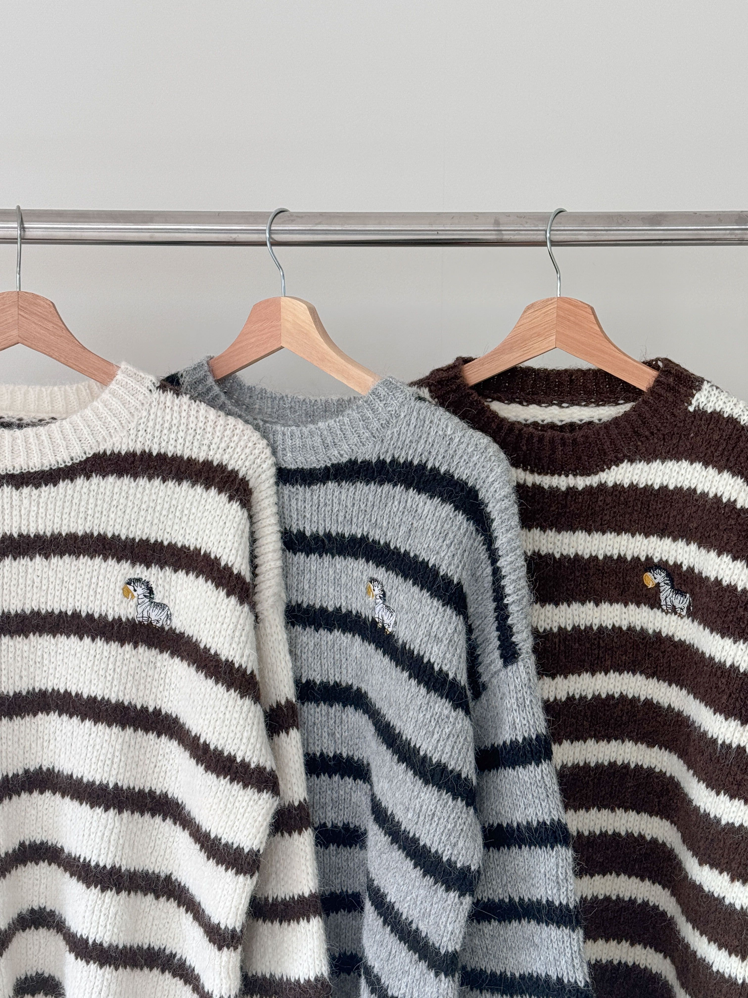 ラウンドネック刺繍ボーダーニット | 詳細画像2