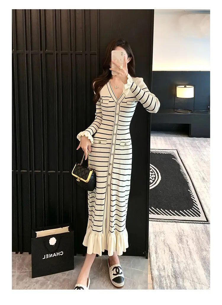 Vネックフリルスリムロングワンピース | 詳細画像3