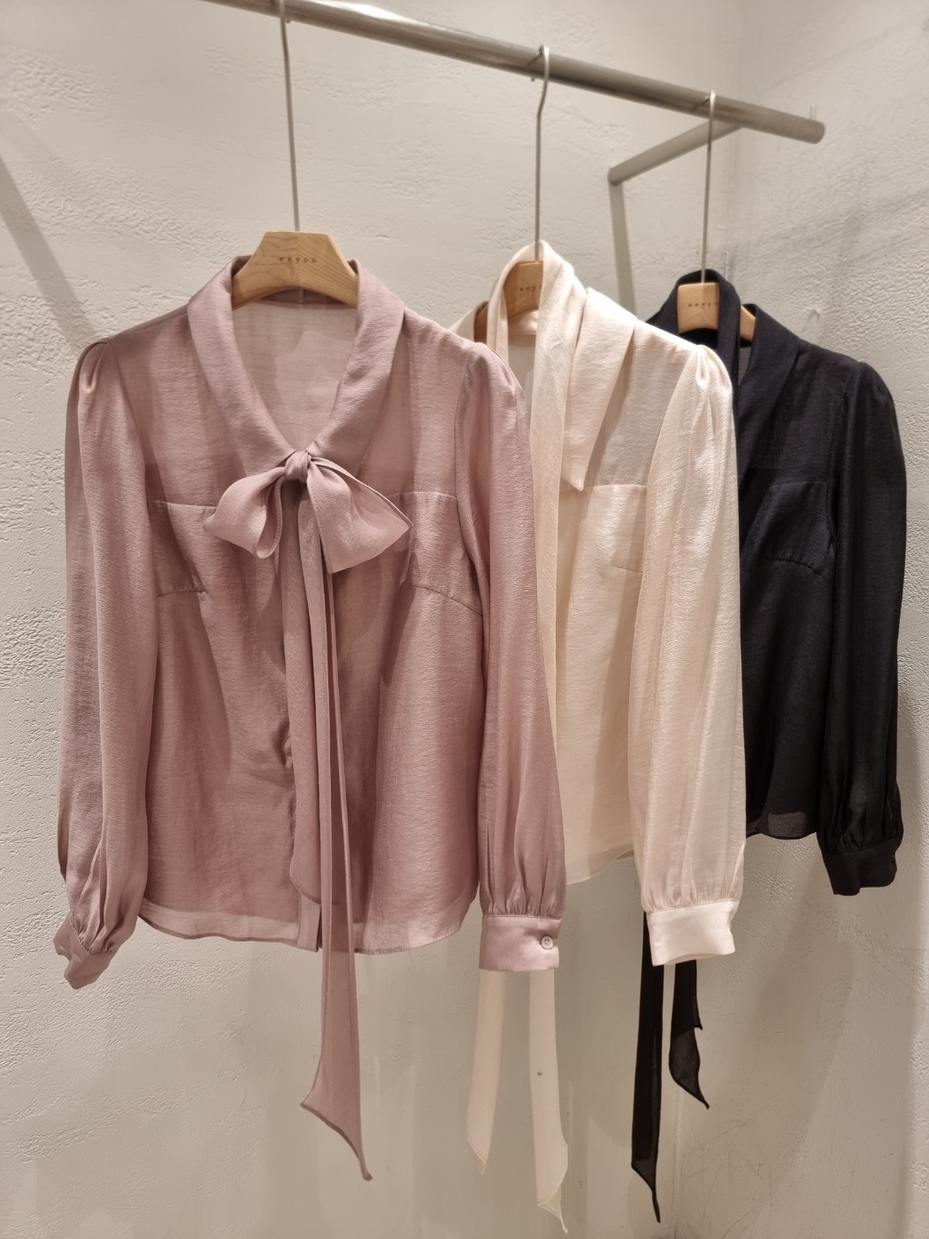 ボウタイ付カラースリム長袖ブラウス | 詳細画像18