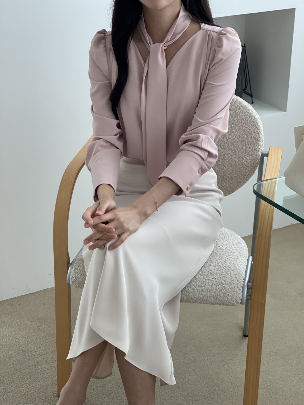 ボタンVネックピンタック長袖スカーフネックブラウス | 詳細画像2