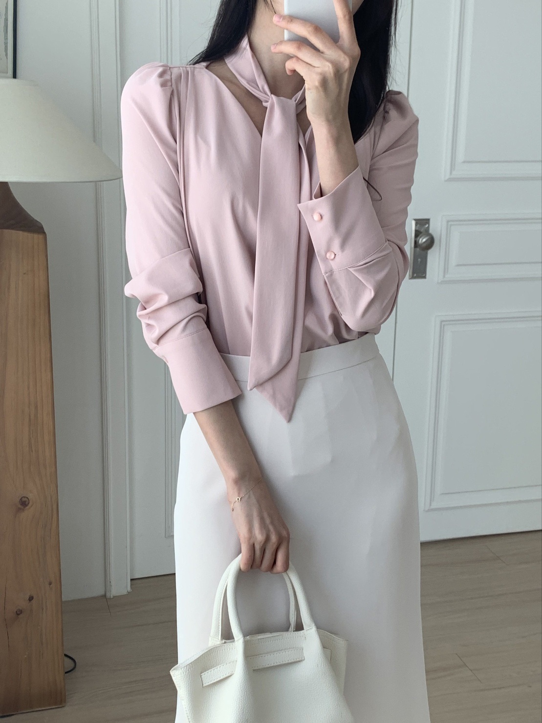 ボタンVネックピンタック長袖スカーフネックブラウス | 詳細画像3