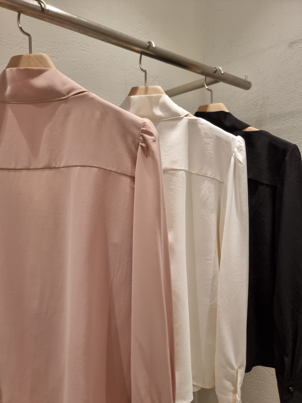 ボタンVネックピンタック長袖スカーフネックブラウス | 詳細画像21