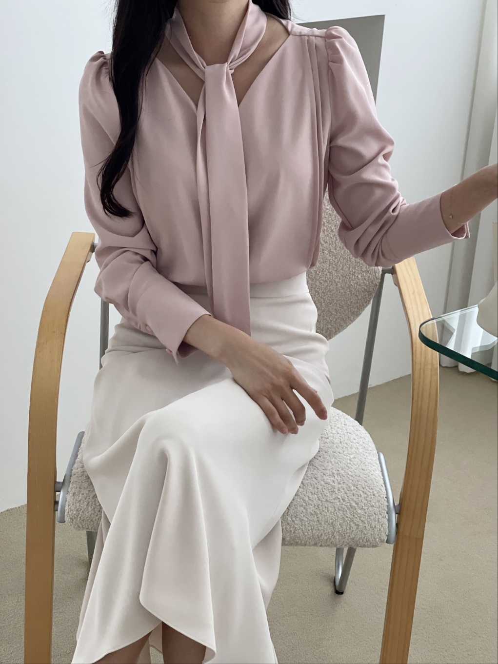 ボタンVネックピンタック長袖スカーフネックブラウス | 詳細画像7