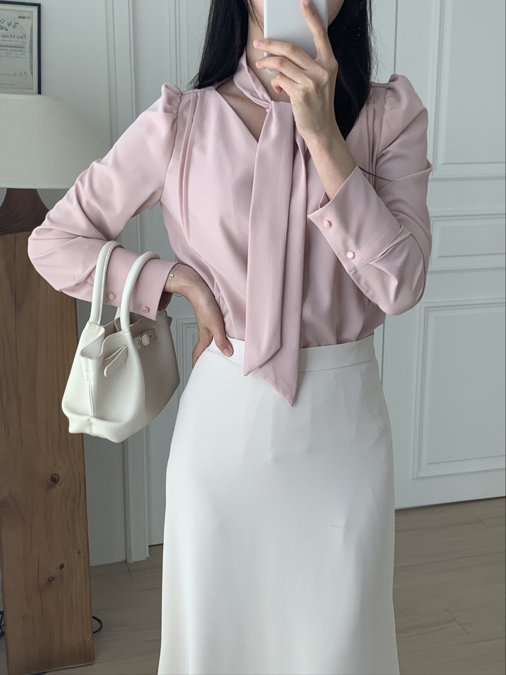 ボタンVネックピンタック長袖スカーフネックブラウス | 詳細画像10