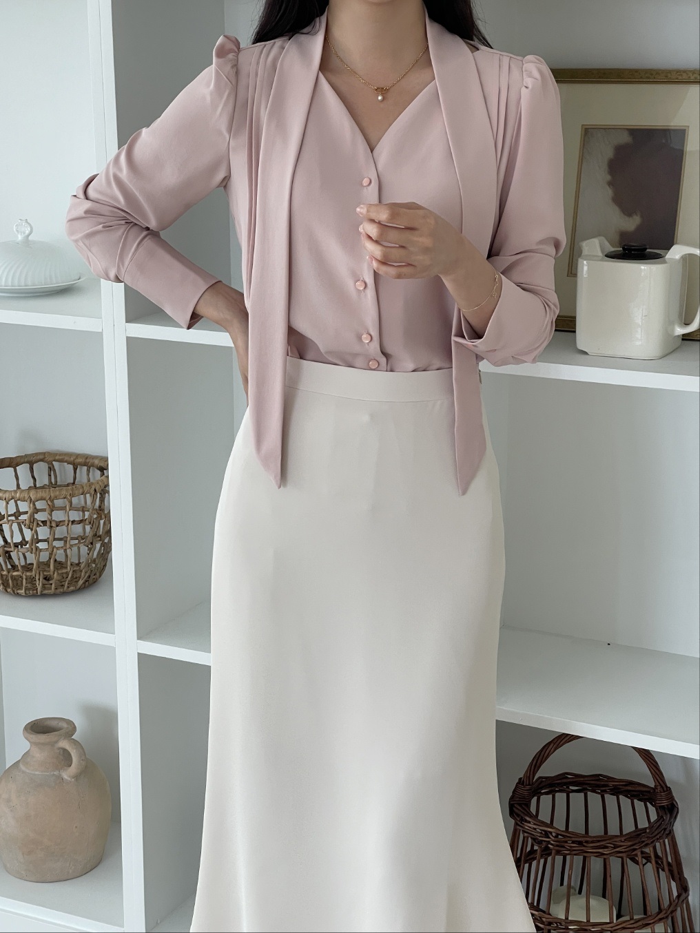 ボタンVネックピンタック長袖スカーフネックブラウス | 詳細画像15