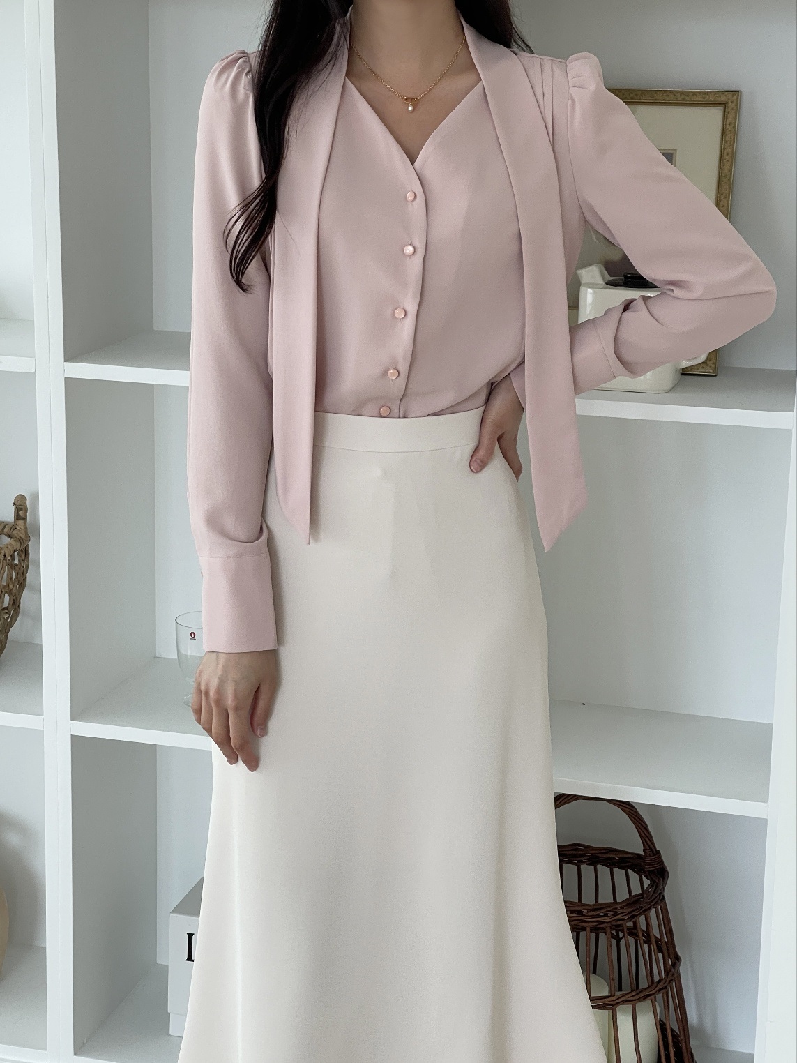 ボタンVネックピンタック長袖スカーフネックブラウス | 詳細画像17