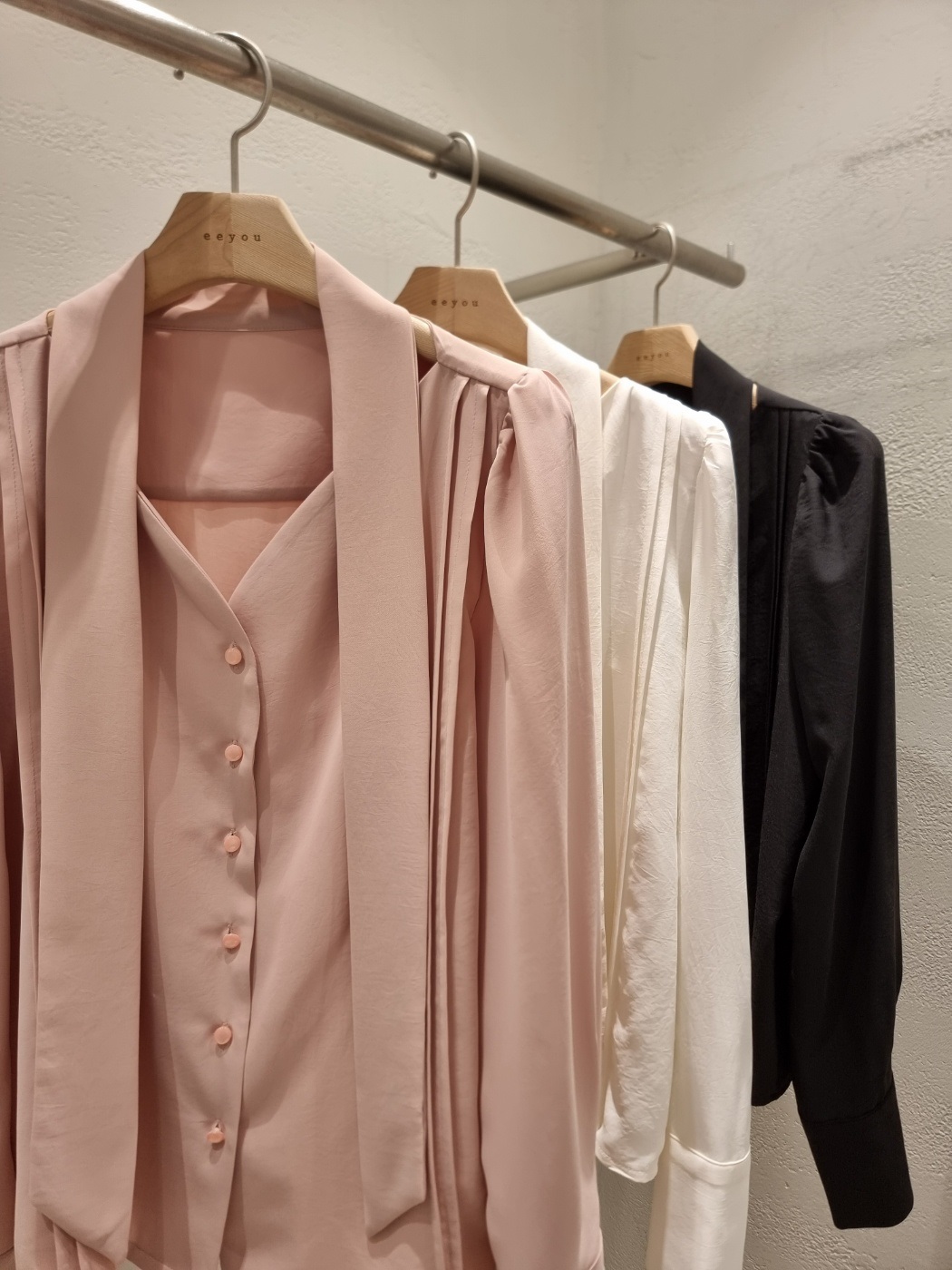 ボタンVネックピンタック長袖スカーフネックブラウス | 詳細画像19