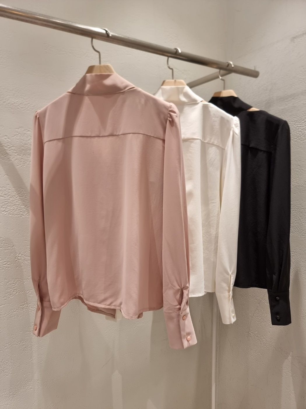 ボタンVネックピンタック長袖スカーフネックブラウス | 詳細画像20