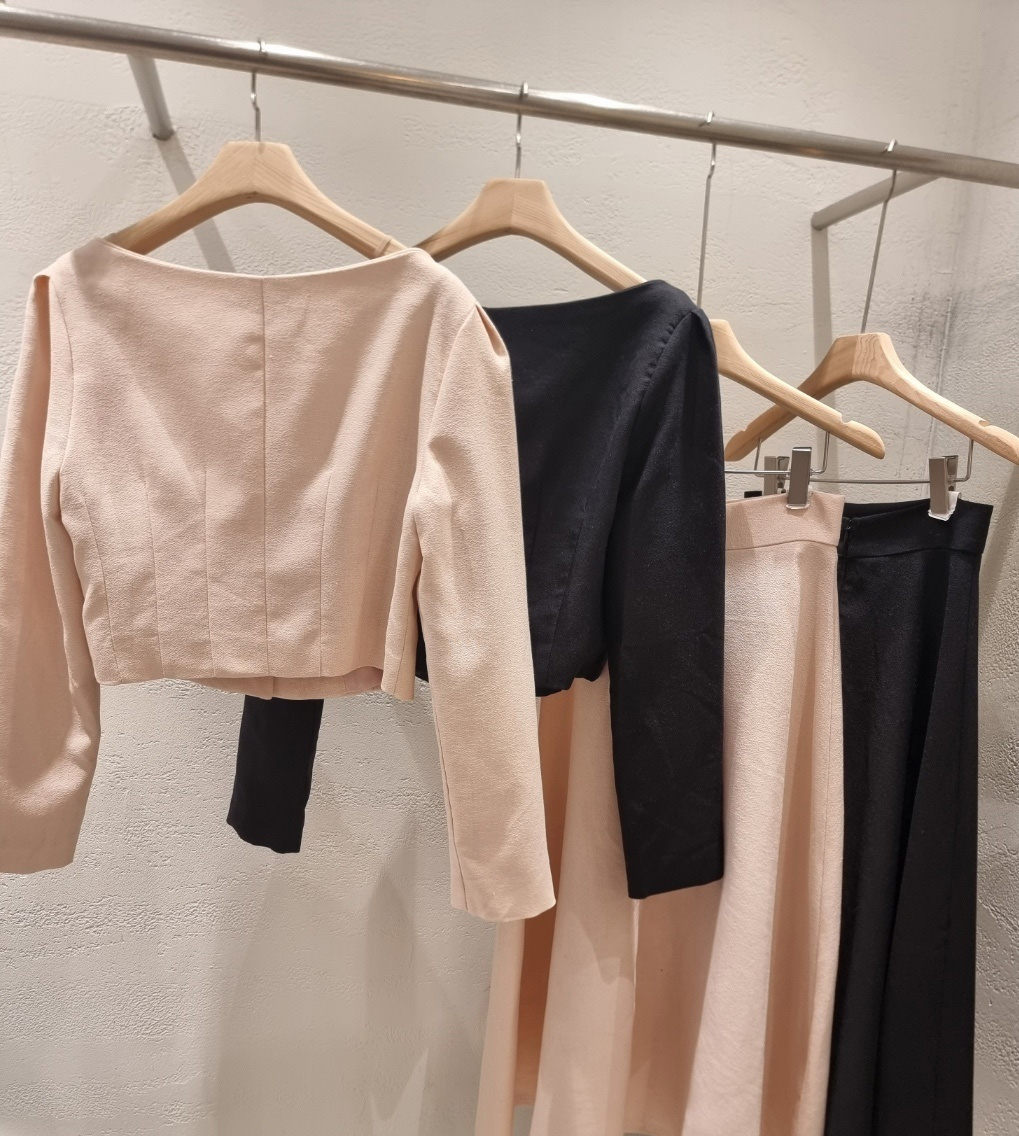 ハートネックパール調ボタンクロップドロングフレアセットアップ | 詳細画像18