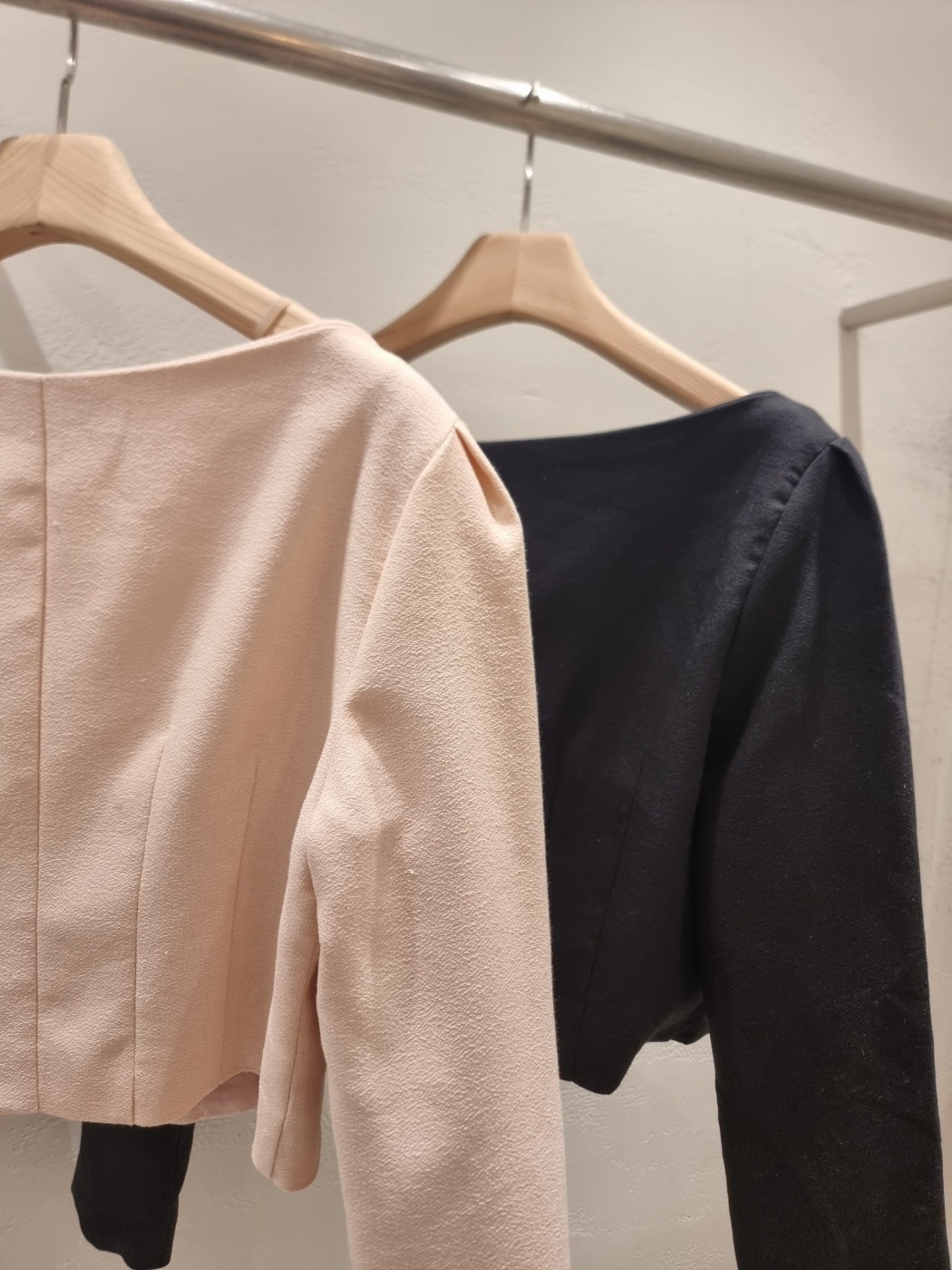 ハートネックパール調ボタンクロップド長袖ジャケット | 詳細画像20