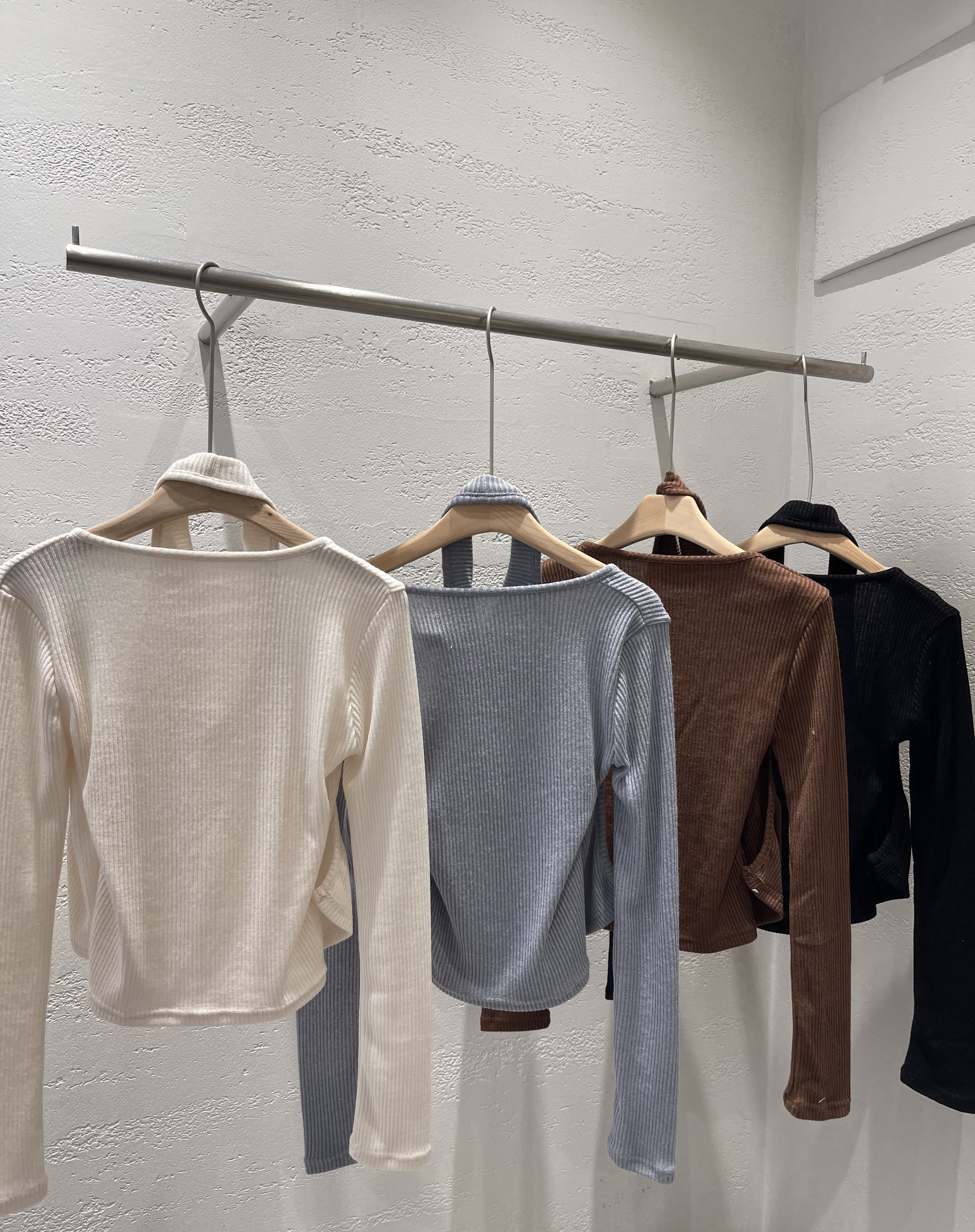 リブドレープホルターネックレイヤード風長袖Tシャツ | 詳細画像23