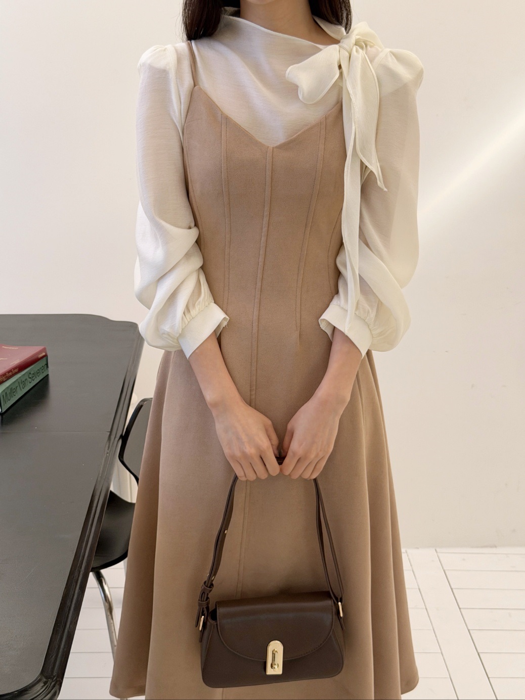 スエード調Vネックラインフレアワンピース | 詳細画像7