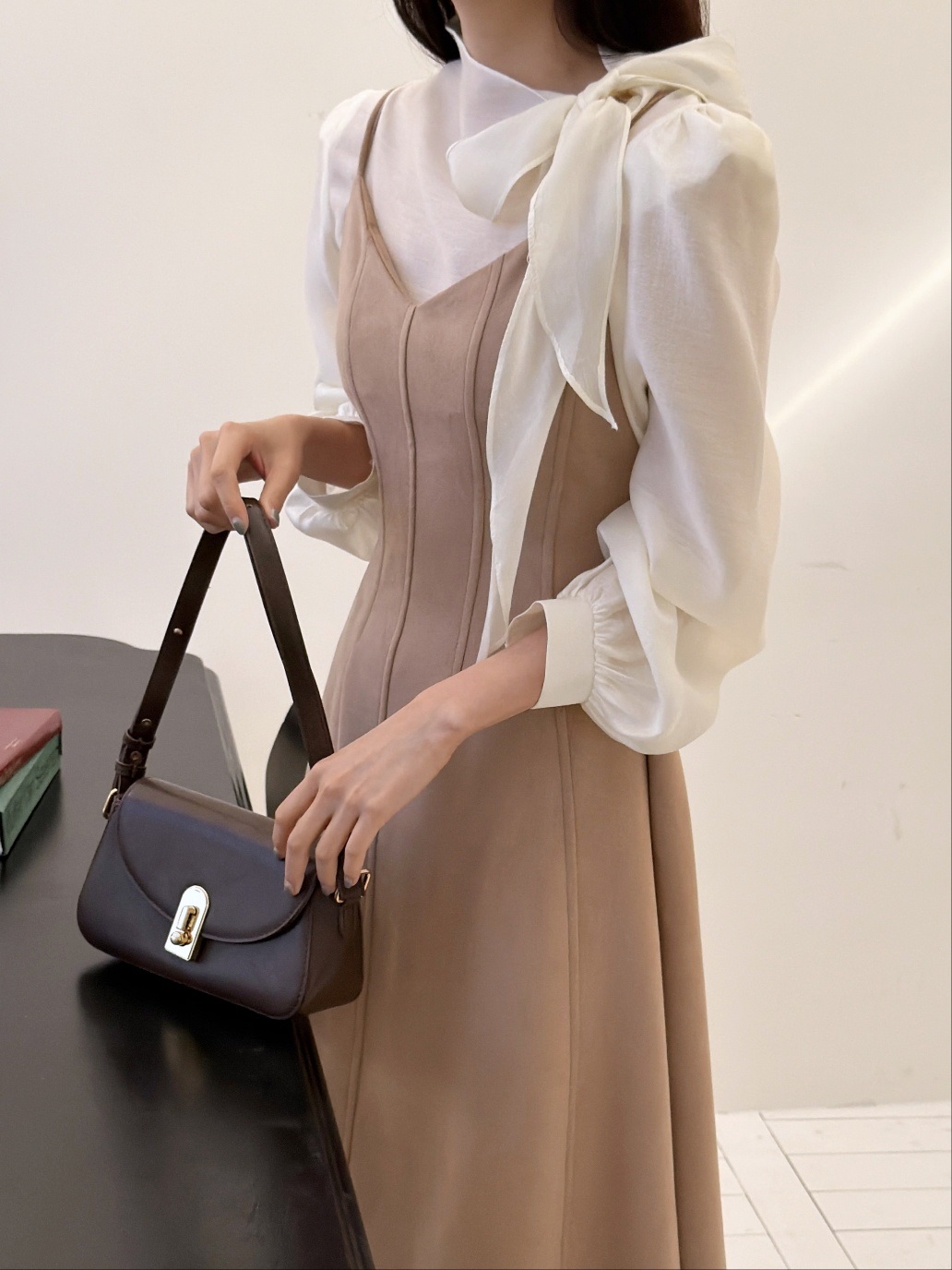 スエード調Vネックラインフレアワンピース | 詳細画像8