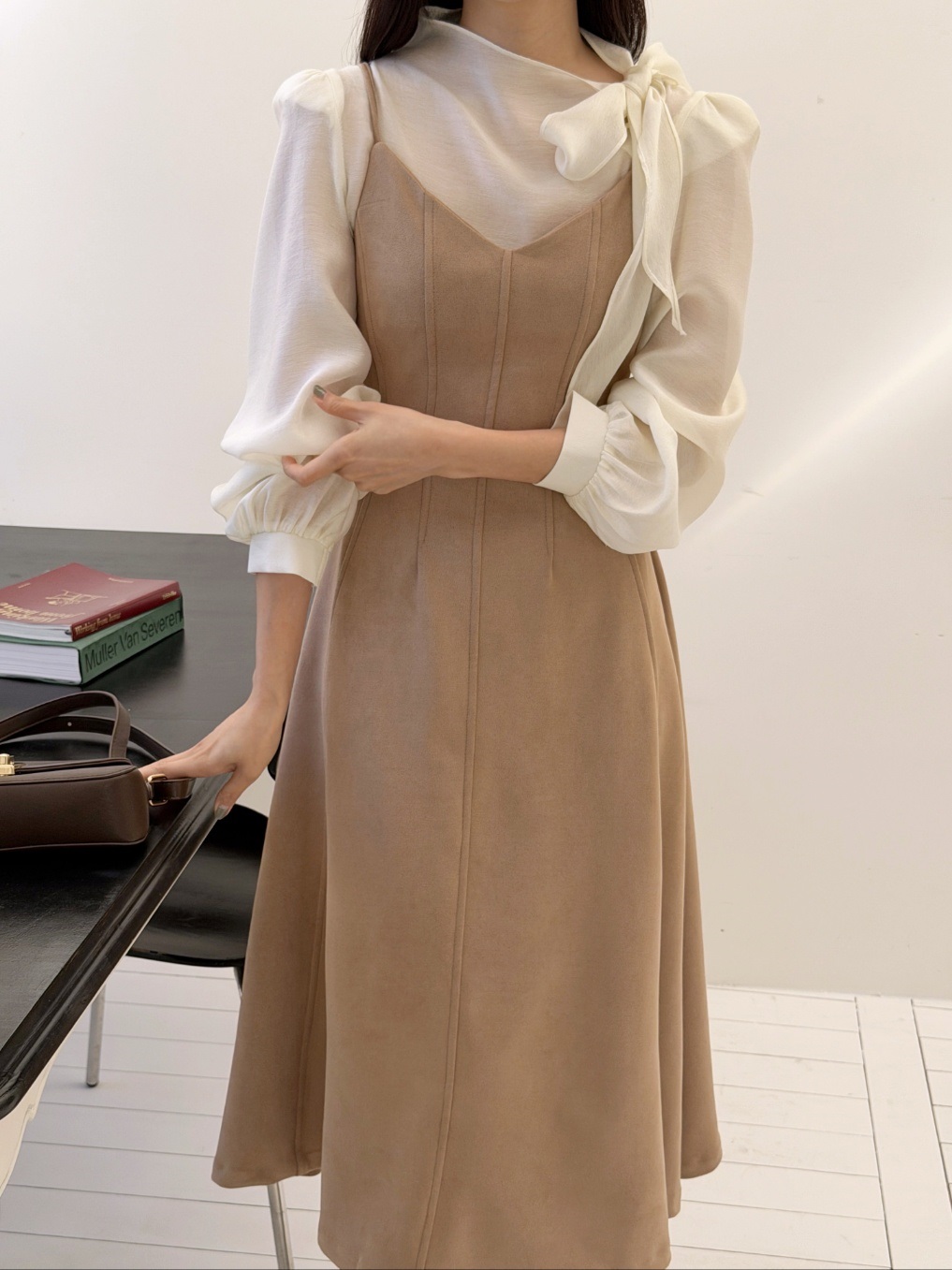 スエード調Vネックラインフレアワンピース | 詳細画像9