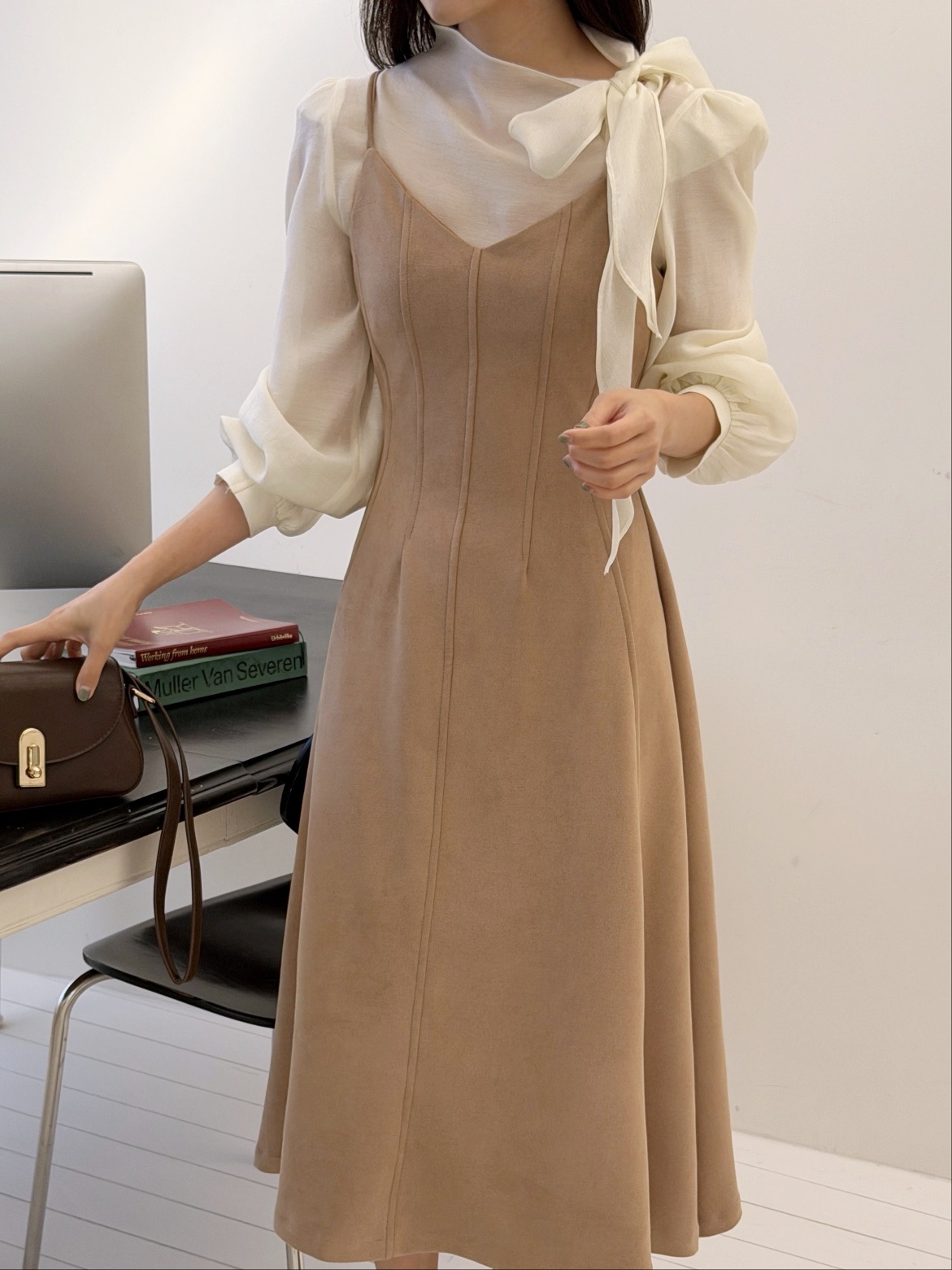 スエード調Vネックラインフレアワンピース | 詳細画像10