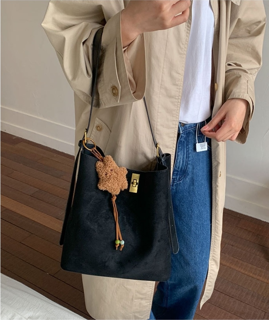 スエード調ベーシックショルダーバッグ | 詳細画像2