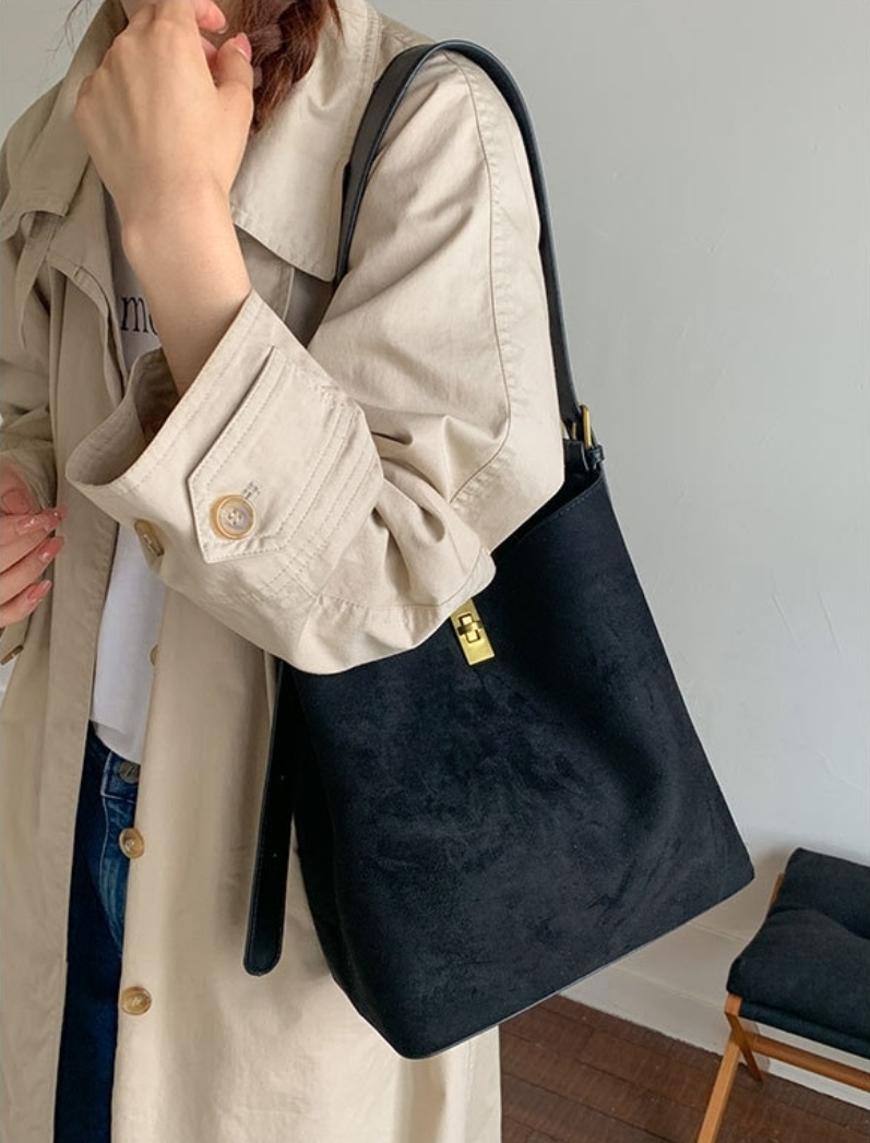 スエード調ベーシックショルダーバッグ | 詳細画像4