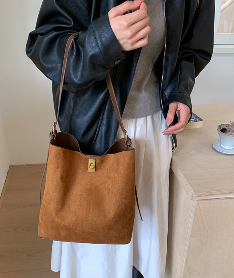 スエード調ベーシックショルダーバッグ | 詳細画像8