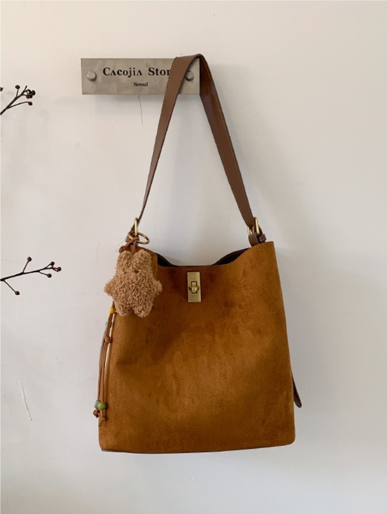 スエード調ベーシックショルダーバッグ | 詳細画像10