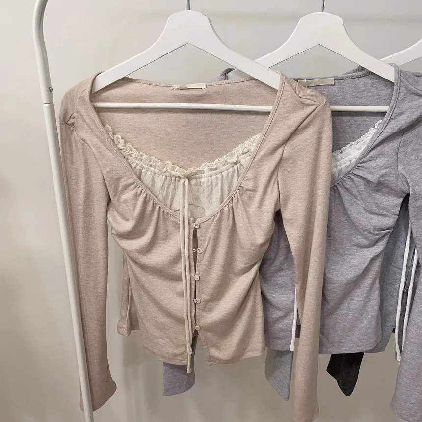 Uネックレイヤード風シャーリングボタンリボンTシャツ | mirangmirang | 詳細画像21