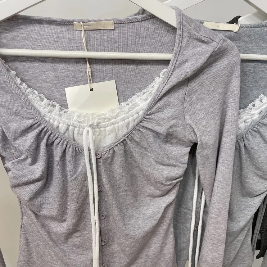 Uネックレイヤード風シャーリングボタンリボンTシャツ | mirangmirang | 詳細画像22