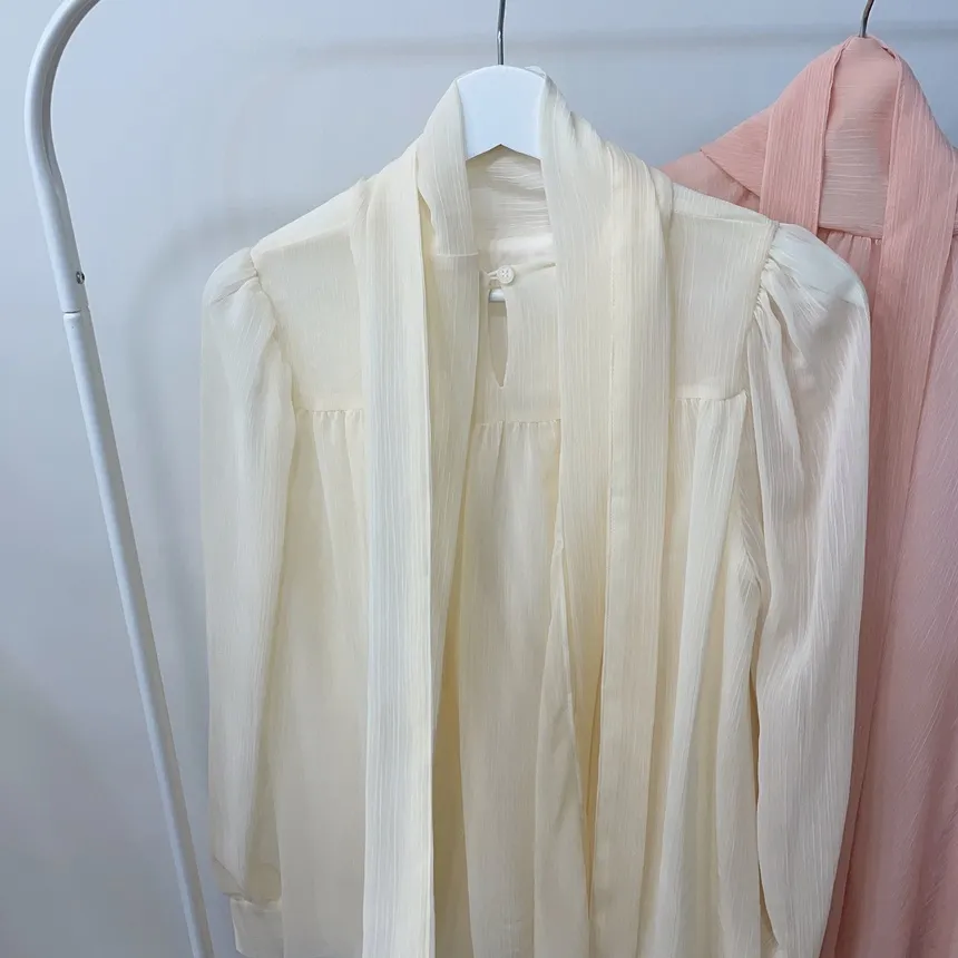 ストラップ付ハイネックスカーフネックシャーリングブラウス | mirangmirang | 詳細画像22