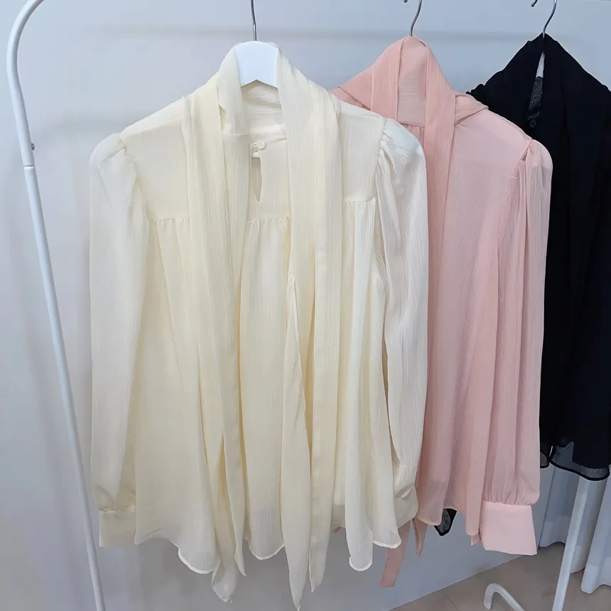 ストラップ付ハイネックスカーフネックシャーリングブラウス | mirangmirang | 詳細画像23