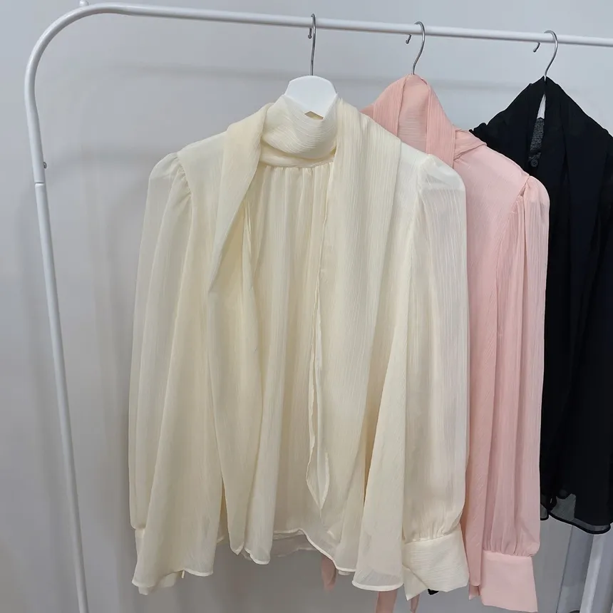 ストラップ付ハイネックスカーフネックシャーリングブラウス | mirangmirang | 詳細画像25