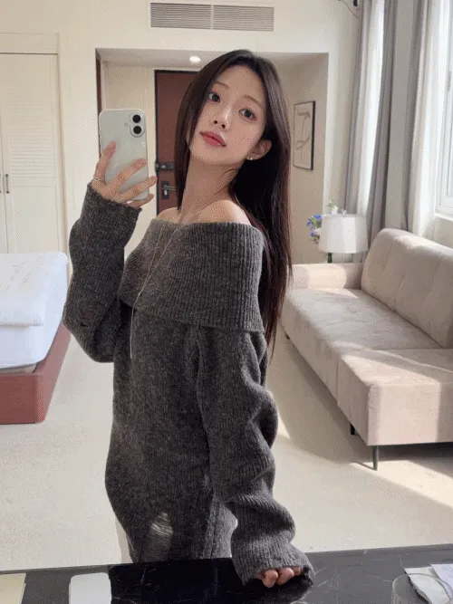 オフショルダーダメージスリムルーズ長袖ニット | banincci | 詳細画像1