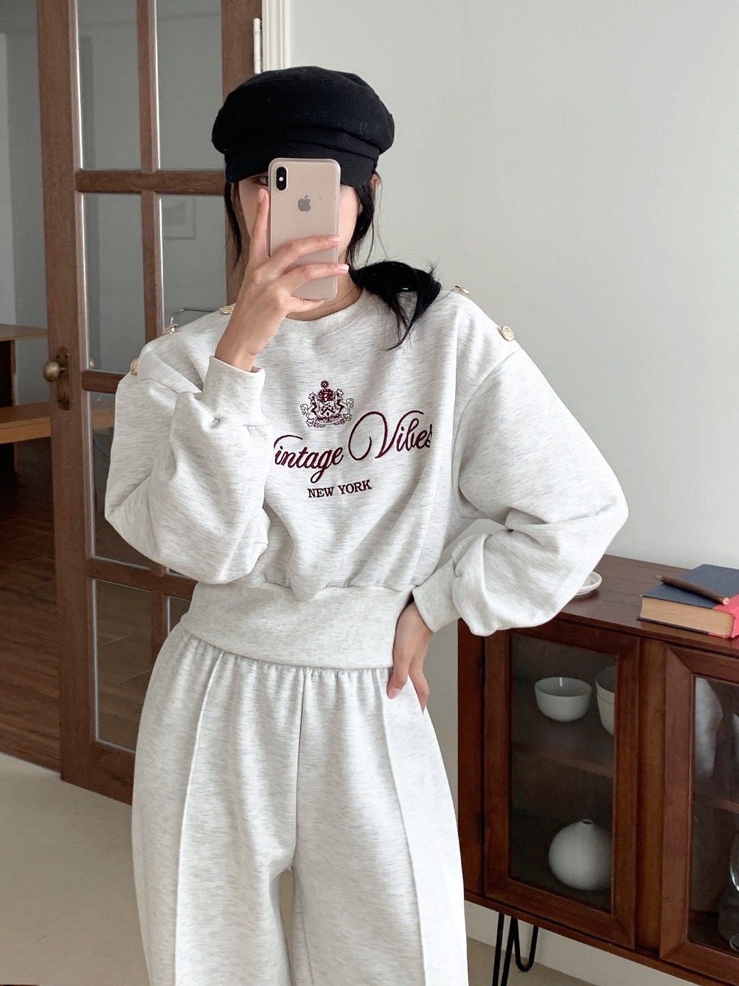 起毛裏地ラウンドネックウエストゴム長袖ワイド刺繍セットアップパンツ